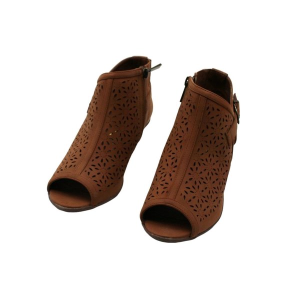 Easy Street Dakota Sandals (Women) - Picture 3 of 7